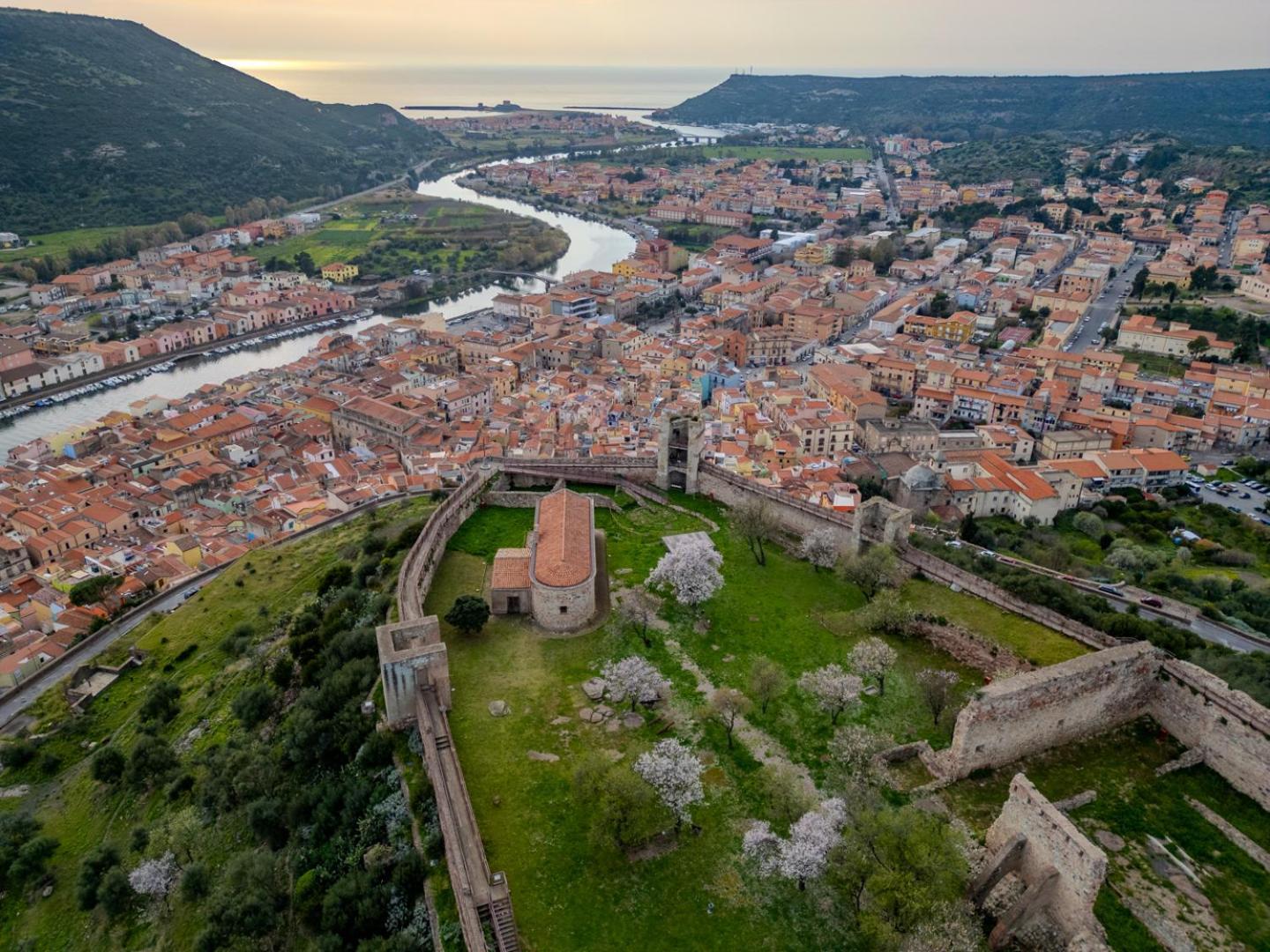 S'Apposentu - Un'Angolo Di Paradiso Con La Vista Sul Castello ボーザ エクステリア 写真